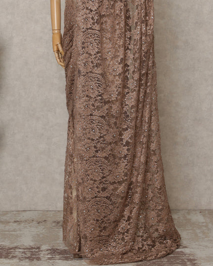 ساري فرنسي فاخر بلون بني موكا من الدانتيل الشانتيلي ثنائي اللون مع تطريز حجري، عرض 110 سم، 5.5 متر، فرنسا - D25586