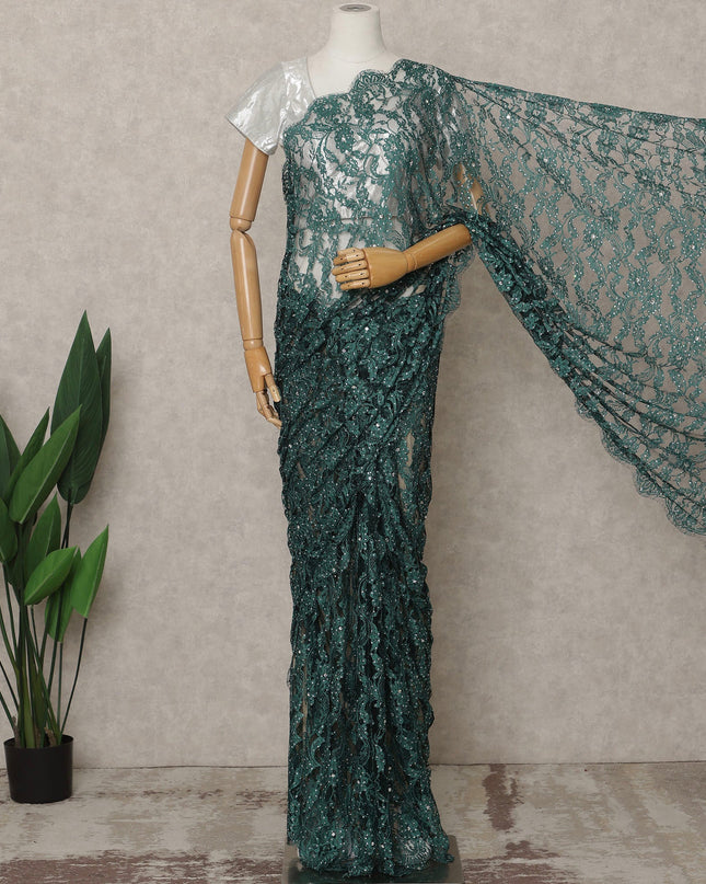 ساري فرنسي فاخر بلون أخضر فاتح من الدانتيل الشانتيلي ثنائي اللون مع تطريز حجري، عرض 110 سم، 5.5 متر، فرنسا - D25583