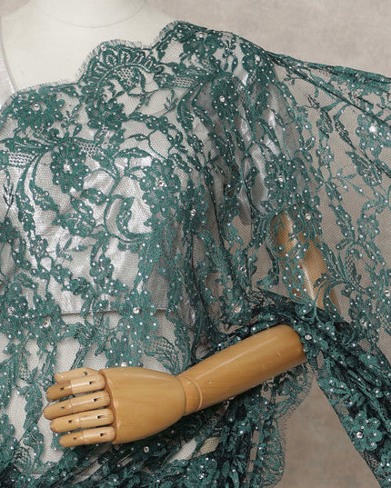 ساري فرنسي فاخر بلون أخضر فاتح من الدانتيل الشانتيلي ثنائي اللون مع تطريز حجري، عرض 110 سم، 5.5 متر، فرنسا - D25583