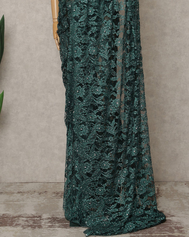 ساري فرنسي فاخر بلون أخضر فاتح من الدانتيل الشانتيلي ثنائي اللون مع تطريز حجري، عرض 110 سم، 5.5 متر، فرنسا - D25583