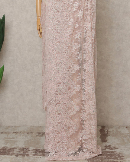 ساري فرنسي فاخر باللون الوردي الفاتح من الدانتيل الشانتيلي المعدني مع تطريز حجري، عرض 110 سم، 5.5 متر، فرنسا - D25601
