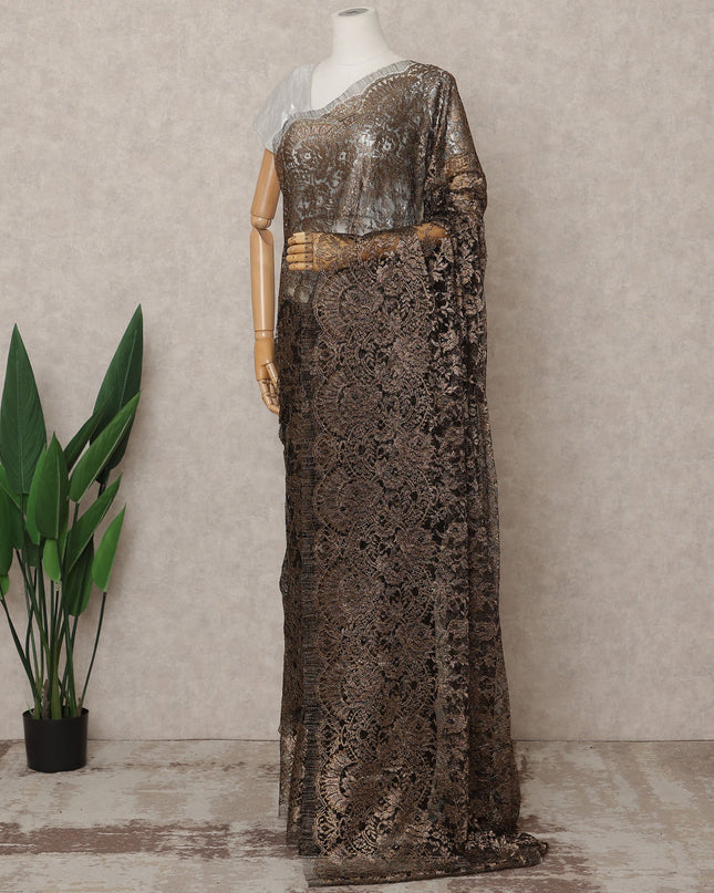 قماش ساري فرنسي فاخر من الدانتيل شانتيلي المعدني باللون الأسود الشوكولاتي - طول 5.5 متر، عرض 110 سم، صنع في فرنسا - D25607