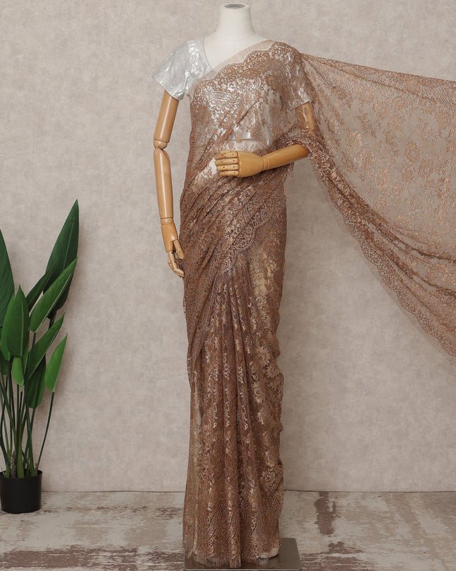 قماش ساري فرنسي فاخر من الدانتيل الشانتيلي المعدني النحاسي - طول 5.5 متر، عرض 110 سم، صنع في فرنسا - D25604