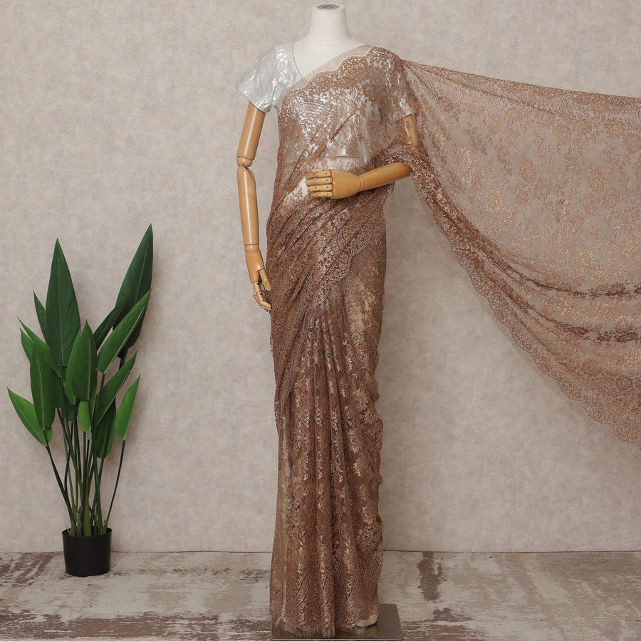 قماش ساري فرنسي فاخر من الدانتيل الشانتيلي المعدني النحاسي - طول 5.5 متر، عرض 110 سم، صنع في فرنسا - D25604