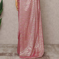 ساري شيفون فرنسي فاخر من الحرير الخالص باللون الوردي الفاتح بتصميم مموج معدني - طول 5.5 متر، عرض 110 سم، صنع في فرنسا - D25625