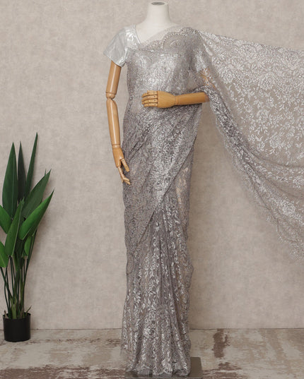 ساري فرنسي فاخر من الدانتيل المعدني بلون أرجواني فاتح بلاتيني مع تطريز حجري، عرض 110 سم، 5.5 متر، فرنسا - D25573