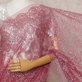 ساري فرنسي فاخر باللون الوردي من الدانتيل الشانتيلي المعدني مع تطريز حجري، عرض 110 سم، 5.5 متر، فرنسا - D25571