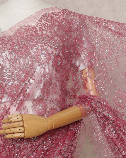 ساري فرنسي فاخر باللون الوردي من الدانتيل الشانتيلي المعدني مع تطريز حجري، عرض 110 سم، 5.5 متر، فرنسا - D25571