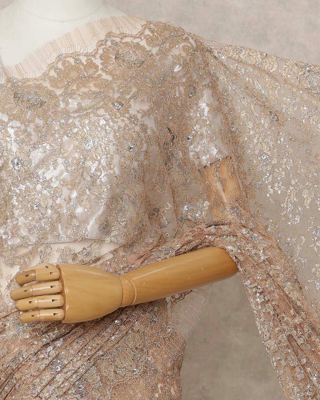 ساري فرنسي فاخر من الدانتيل المعدني بلون الشمبانيا الذهبي مع تطريز حجري، عرض 110 سم، 5.5 متر، فرنسا - D25592