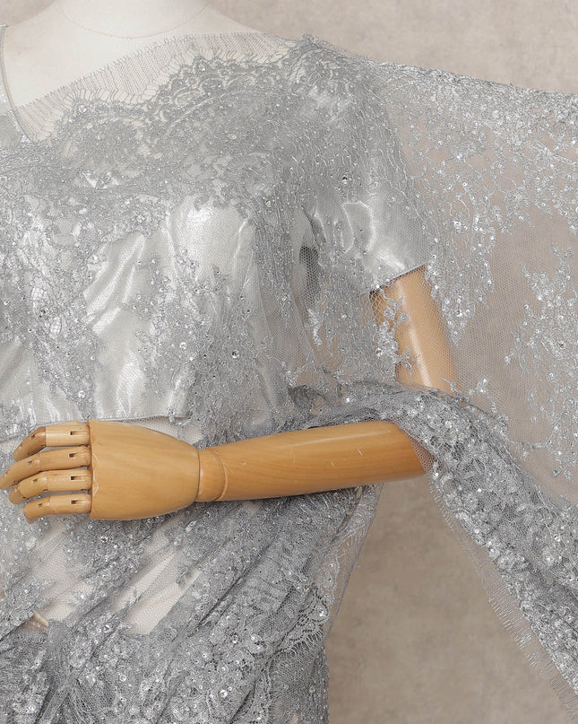 ساري فرنسي فضي فاخر من الدانتيل الشانتيلي المعدني مع تطريز حجري، عرض 110 سم، 5.5 متر، فرنسا - D25566