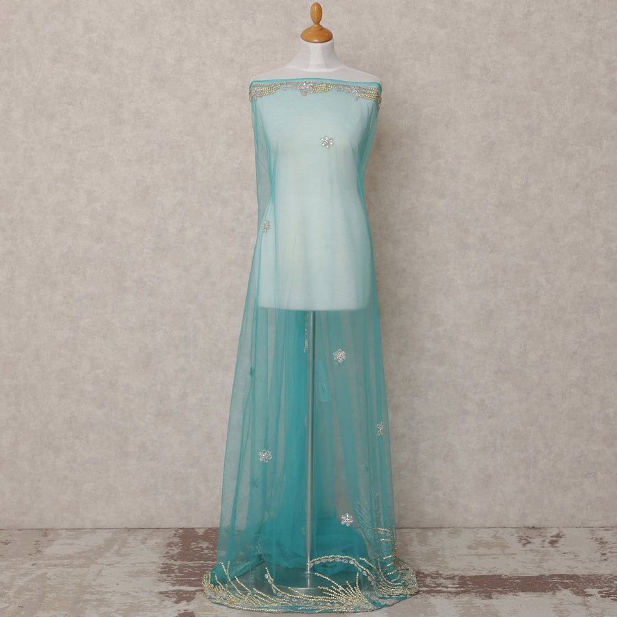 قماش نايلون تول مطرز باللون الأزرق السماوي مع زخارف زهور من الترتر وحواف من الخرز الثقيل، عرض 140 سم، صنع في الهند - D23487