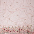 قماش تول نايلون مطرز باللون الوردي الفاتح مع زخارف زهرية من اللؤلؤ والكريستال وحواف من الخرز متعدد الألوان، عرض 140 سم، صنع في الهند - D23489