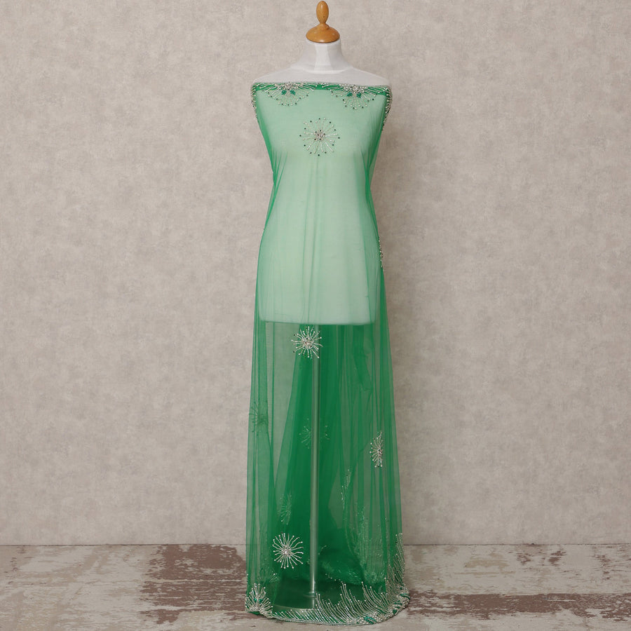 قماش تول نايلون مطرز باللون الأخضر البحري مع زخارف نجمية لامعة من الترتر وحواف من الخرز الفضي، عرض 140 سم، صنع في الهند - D23490