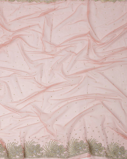 قماش تول نايلون مطرز باللون الوردي الخوخي مع تطريزات ذهبية متناثرة وحواف زهرية من الخرز، عرض 140 سم، صنع في الهند - D23496