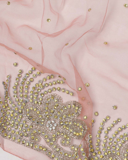 قماش تول نايلون مطرز باللون الوردي الخوخي مع تطريزات ذهبية متناثرة وحواف زهرية من الخرز، عرض 140 سم، صنع في الهند - D23496