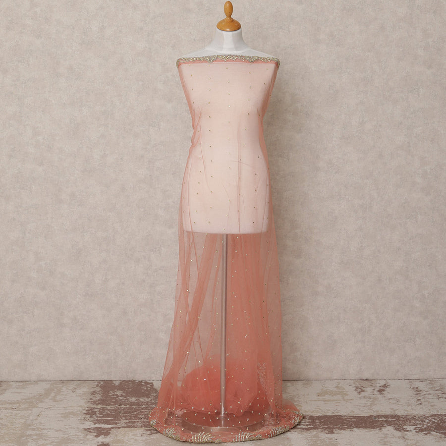 قماش تول نايلون مطرز باللون الوردي الخوخي مع تطريزات ذهبية متناثرة وحواف زهرية من الخرز، عرض 140 سم، صنع في الهند - D23496