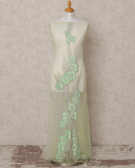 قماش تول نايلون أبيض عاجي مطرز بزخارف نباتية هندسية بلون النعناع وخرز فضي متعرج، عرض 140 سم، صنع في الهند - D23504