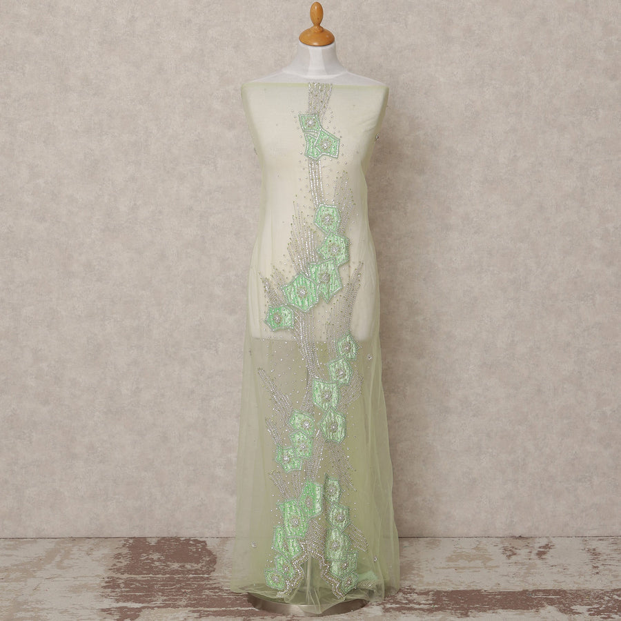 قماش تول نايلون أبيض عاجي مطرز بزخارف نباتية هندسية بلون النعناع وخرز فضي متعرج، عرض 140 سم، صنع في الهند - D23504