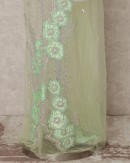 قماش تول نايلون أبيض عاجي مطرز بزخارف نباتية هندسية بلون النعناع وخرز فضي متعرج، عرض 140 سم، صنع في الهند - D23504