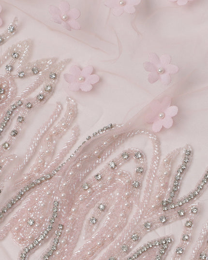 قماش تول نايلون وردي فاتح مع تطريز زهور ثلاثي الأبعاد ومرايا، عرض 140 سم، صنع في الهند - D23515
