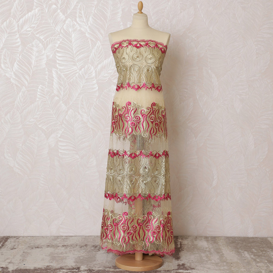 قماش تول نايلون مطرز باللون الذهبي والفوشي، بعرض 140 سم - تصميم بيزلي وتصميم هندسي فريد -D19231