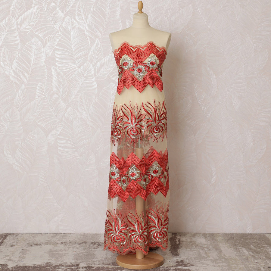 قماش تول نايلون مطرز باللونين الأحمر والكريمي، بعرض 140 سم - تصميم هندسي وزهري مزخرف -D19240