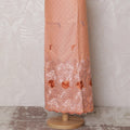 قماش قطن مخلوط باللون الخوخي مع تطريز زهور برتقالية - آخر قطعة 3.0 متر، عرض 110 سم -D19786
