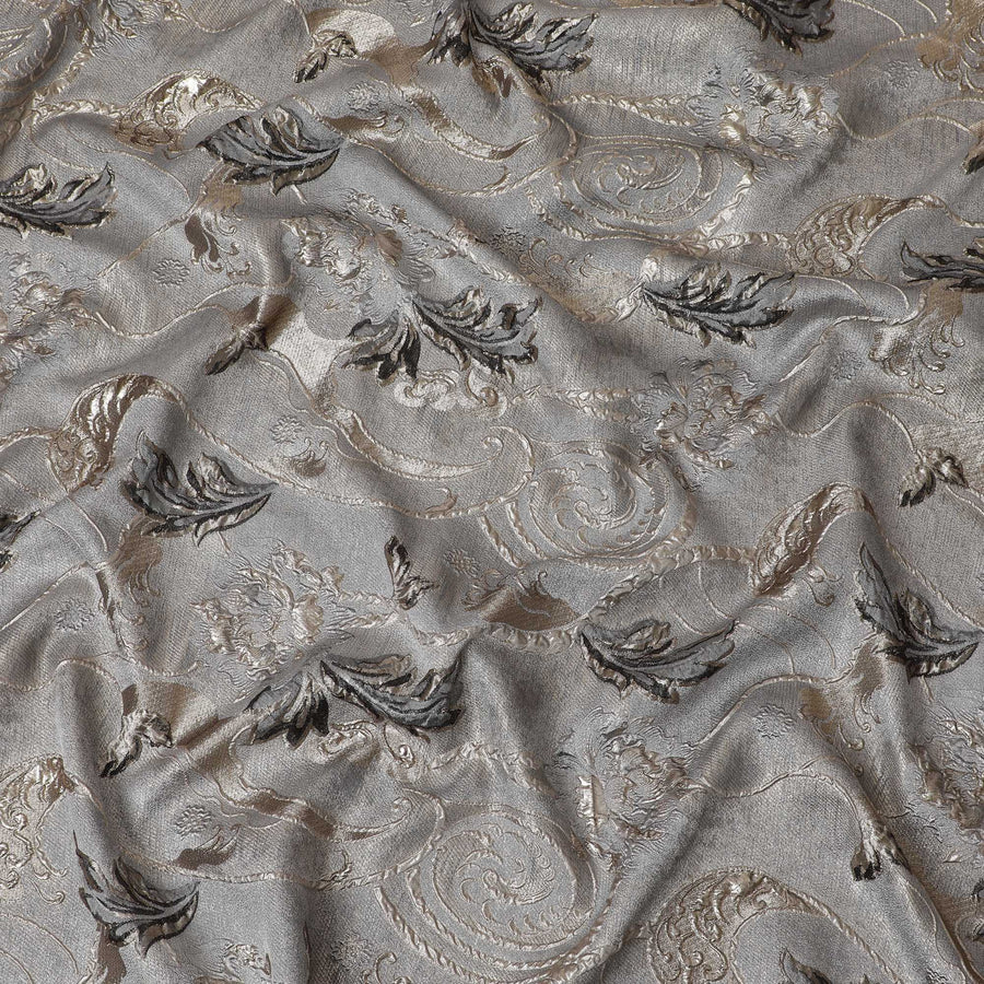 قماش بروكار صناعي فضي معدني وفحمي بتصميم دوامة زهور - عرض 140 سم-D19802