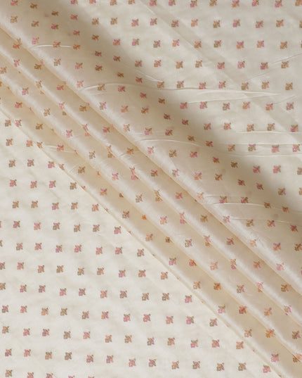 قماش حرير توسار ساحر باللون الأبيض الفاتح مع طباعة زهور وردية صغيرة، عرض 110 سم -D18968