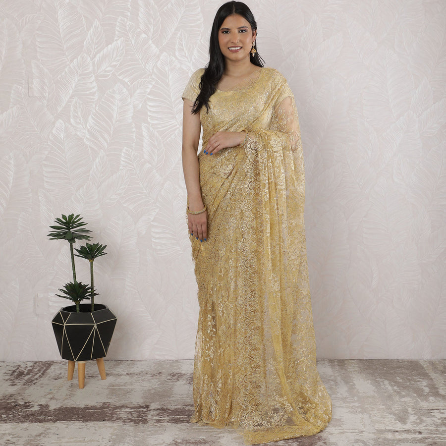 ساري دانتيل شانتيلي معدني فرنسي أنيق باللون الذهبي اللامع - 5.5 متر، 110 سم -D19526