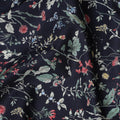 قماش قطني أنيق باللون الأزرق الداكن مزين بأزهار حمراء وخضراء، عرض 110 سم، تصميم ياباني - D19558
