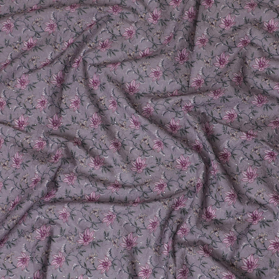 قماش عشبي قطني أنيق مخلوط بالزهور باللون الأرجواني مع تطريز - عرض 110 سم - D19587