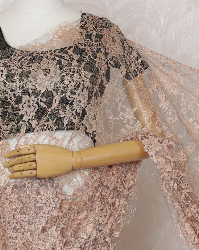 قماش دانتيل شانتيلي أنيق باللونين الخوخي والرمادي - تصميم فرنسي فاخر ثنائي اللون، عرض 110 سم، 5.5 متر - D20186