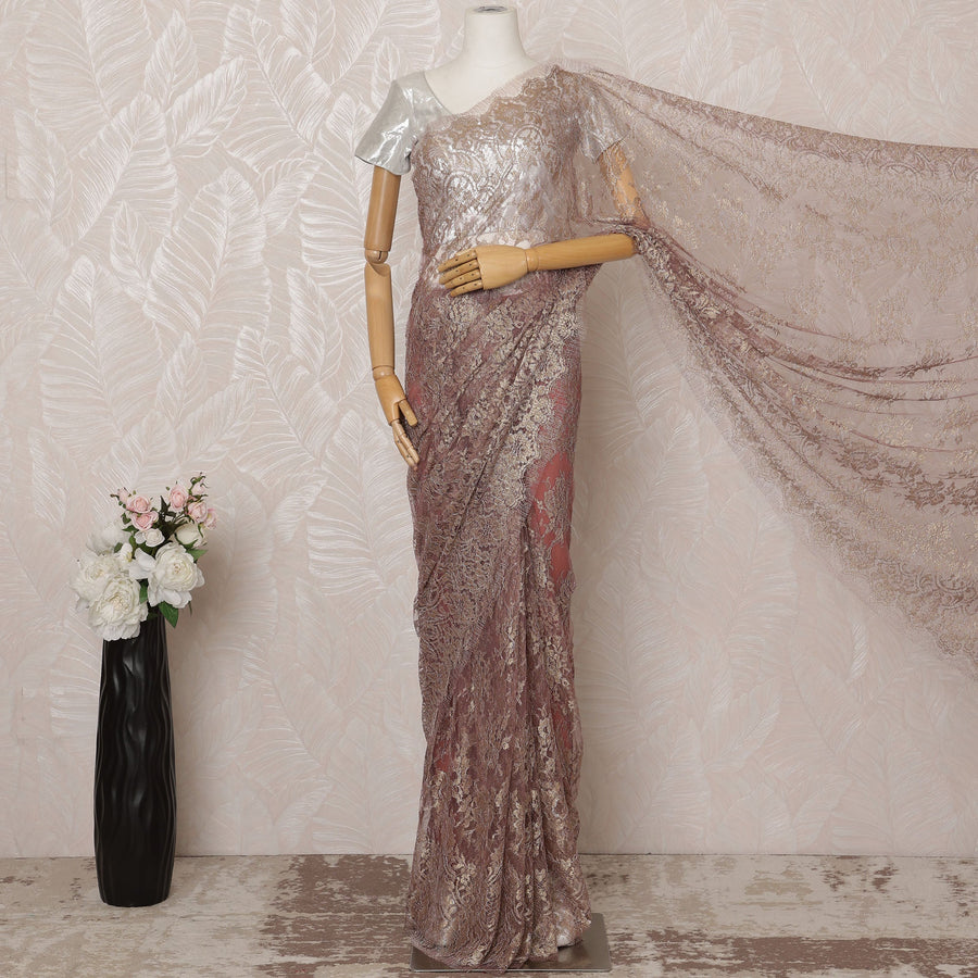 ساري شانتيلي فرنسي فاخر باللون الوردي البصلي المعدني - 5.5 متر، تصميم زهور، عرض 110 سم - D20778