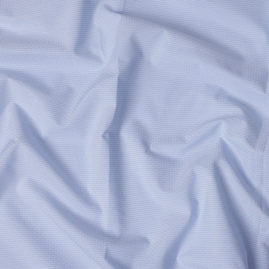 قماش قمصان إيطالي فاخر من القطن بنسبة 100% باللون الأزرق الفاتح بتصميم مخطط ومنقط، عرض 140 سم - D21414