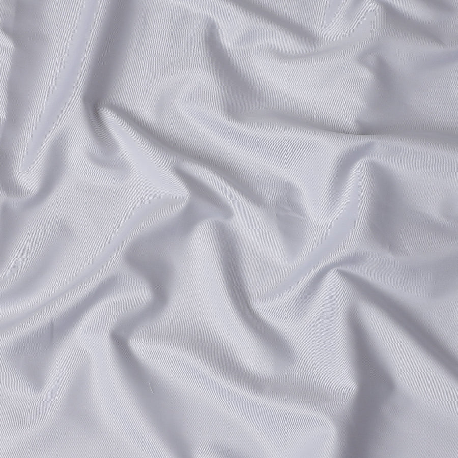 قماش قمصان من القطن السويسري الفاخر بنسبة 100% باللون الرمادي الفضي مع نسيج مضلع رقيق، عرض 140 سم - D21415