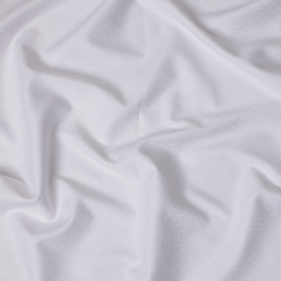 قماش قمصان من القطن السويسري الفاخر بنسبة 100% باللون الأبيض بتصميم جاكار على شكل أوراق الشجر، عرض 140 سم - D21428