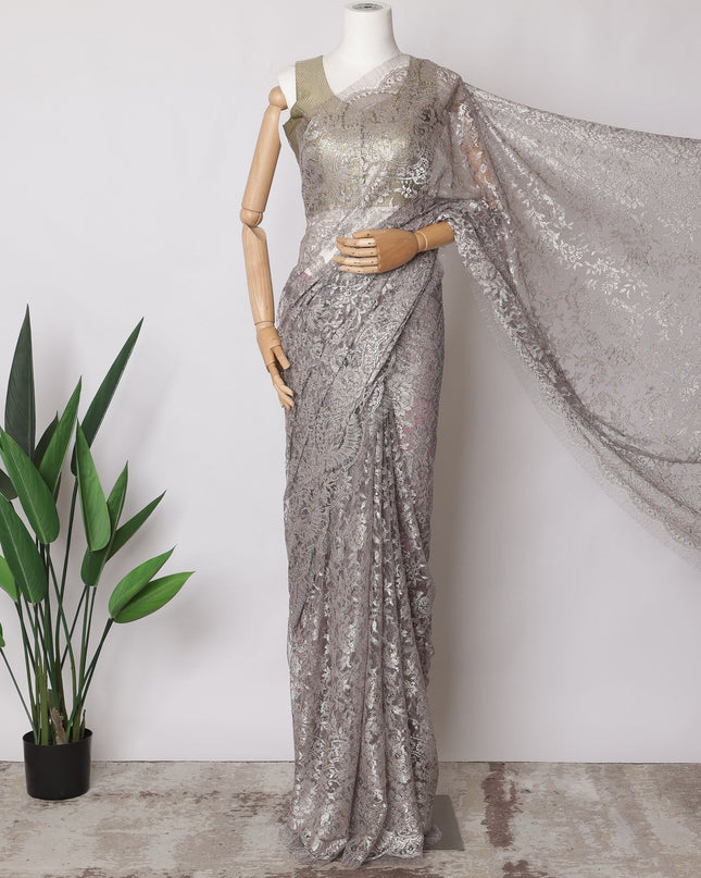 قماش ساري شانتيلي فرنسي معدني فاخر باللون الرمادي اللافندر، 5.5 متر × 110 سم - D21500