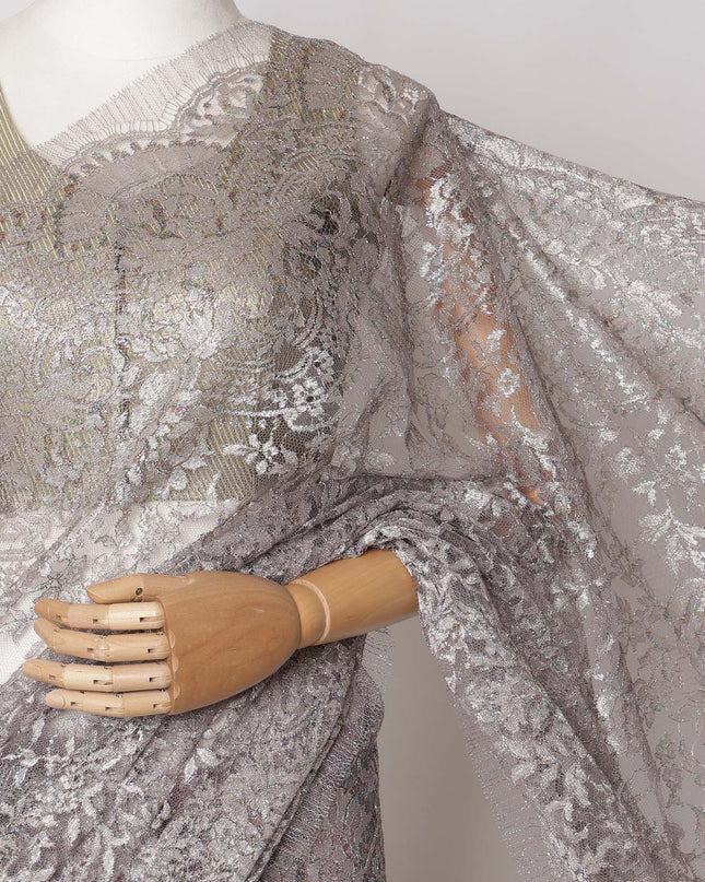 قماش ساري شانتيلي فرنسي معدني فاخر باللون الرمادي اللافندر، 5.5 متر × 110 سم - D21500