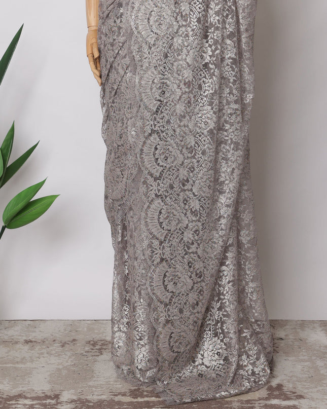 قماش ساري شانتيلي فرنسي معدني فاخر باللون الرمادي اللافندر، 5.5 متر × 110 سم - D21500