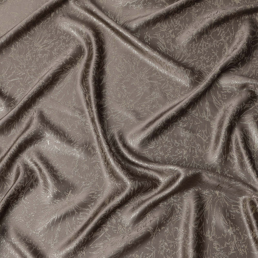 قماش حرير ساتان بلون بني فاتح مع طبقة معدنية بتصميم زهور - عرض 110 سم - صنع في كوريا الجنوبية - D22149