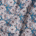 قماش قطني مطبوع عليه زهور زرقاء مع تصميم وردة بيضاء، عرض 110 سم، صنع في الهند - D22509