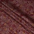 قماش فيسكوز مخلوط بنقشة بيزلي وزهور بلون عنابي مع لمسات ذهبية وتفاصيل دقيقة، عرض 110 سم، صنع في الهند - D22812