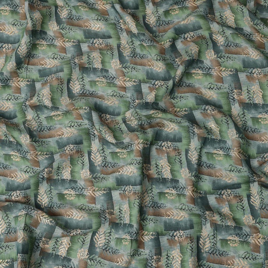 قماش فيسكوز مخلوط مطبوع عليه كتلة بلون أخضر زيتوني وأزرق مخضر، بنقشة ضربات الفرشاة وزخارف نباتية، عرض 110 سم، صنع في الهند - D22820