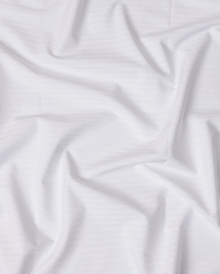 قماش قميص أبيض مخطط ذاتيًا مصنوع من القطن السويسري بنسبة 100%، بتصميم ناعم الملمس، عرض 150 سم، صنع في سويسرا - D22874