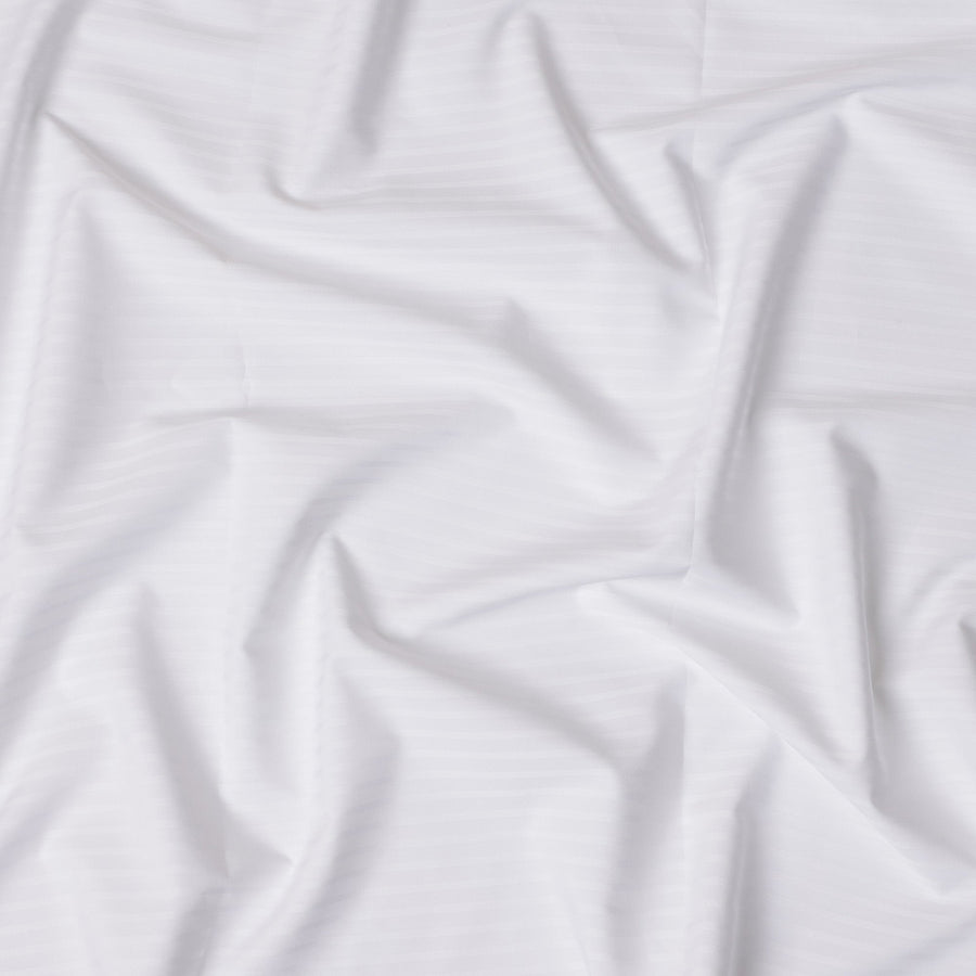 قماش قميص أبيض مخطط ذاتيًا مصنوع من القطن السويسري بنسبة 100%، بتصميم ناعم الملمس، عرض 150 سم، صنع في سويسرا - D22874