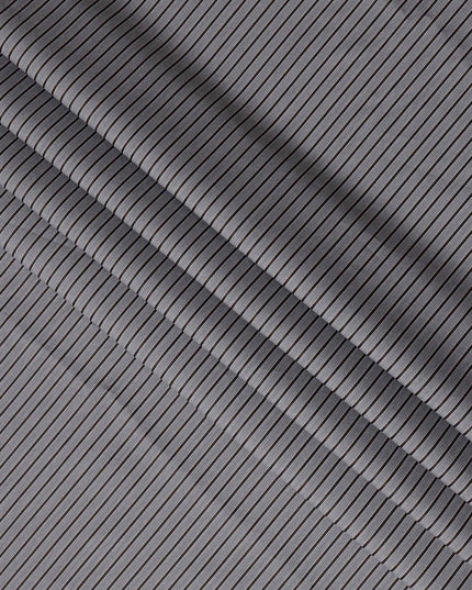 قماش قمصان قطني 100%، مخطط باللونين الرمادي والأسود، بتصميم خطوط أفقية دقيقة، عرض 150 سم، صنع في إيطاليا - D22885