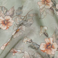 قماش أورجانزا صناعي مطبوع عليه زهور باللون الأخضر المريمية مع أزهار ناعمة بلون الخوخ والعاجي، عرض 110 سم، صنع في الهند - D23315