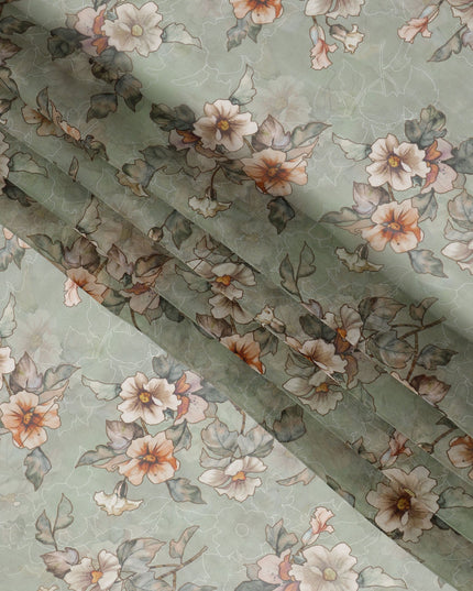 قماش أورجانزا صناعي مطبوع عليه زهور باللون الأخضر المريمية مع أزهار ناعمة بلون الخوخ والعاجي، عرض 110 سم، صنع في الهند - D23315