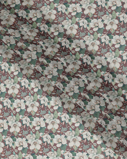 قماش أورجانزا صناعي مطبوع عليه زهور باللون الأبيض الفاتح مع لمسات من أوراق الشجر الخضراء، عرض 110 سم، صنع في الهند - D23320